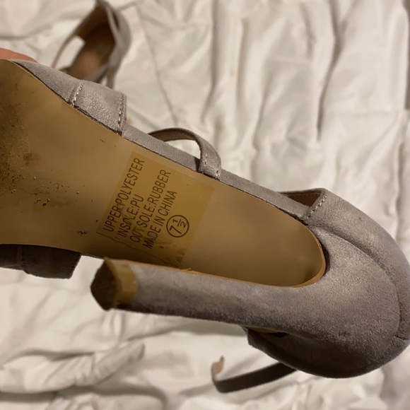 Grey heels - Picture 3 of 3